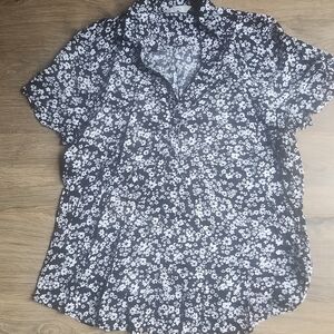 Croft & Barrow Black and White Floral Button Down Shirt